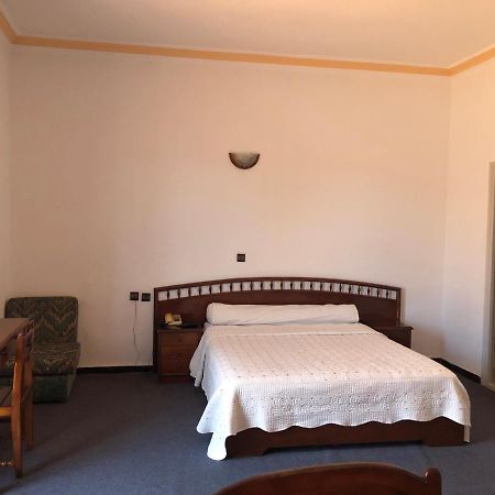 Hotel Choumis Haj Messaoud Larache Kültér fotó