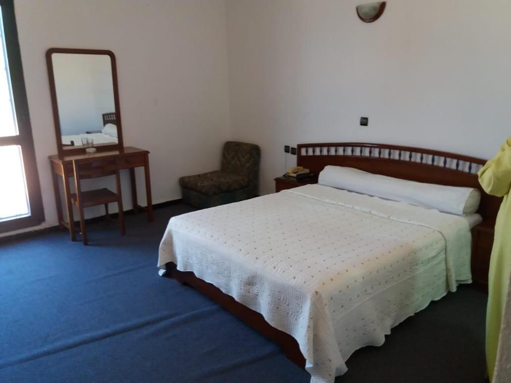 Hotel Choumis Haj Messaoud Larache Kültér fotó