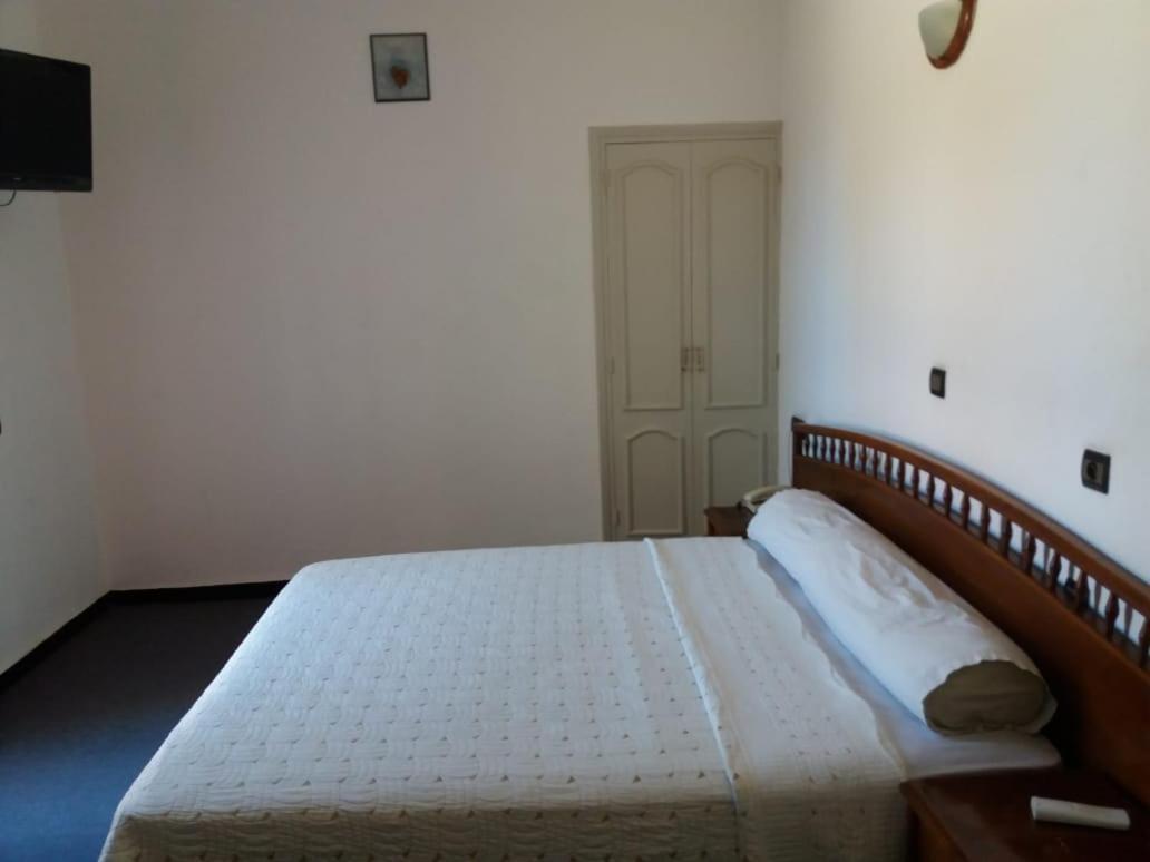 Hotel Choumis Haj Messaoud Larache Kültér fotó